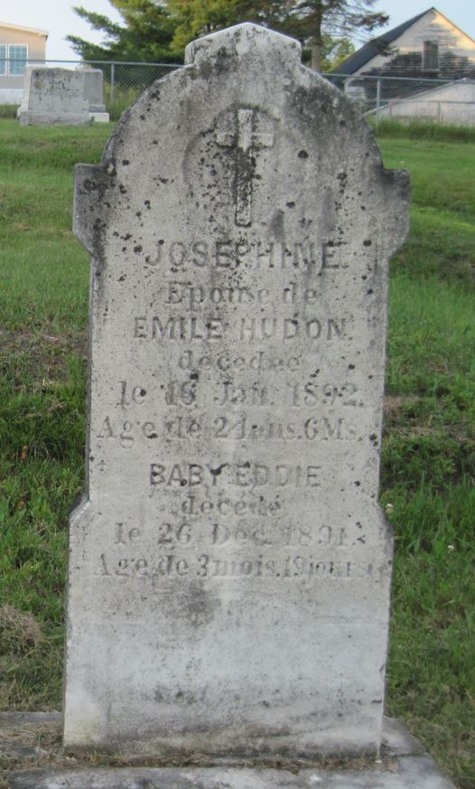 Grave stone that reads: "Josephine, épouse de Emile Hudon, décédée le 16 jan. 1892, âgée de 24 ans, 6 mois; Baby Eddie décédé le 26 déc. 1891, âgé de 3 mois, 19 jours"
